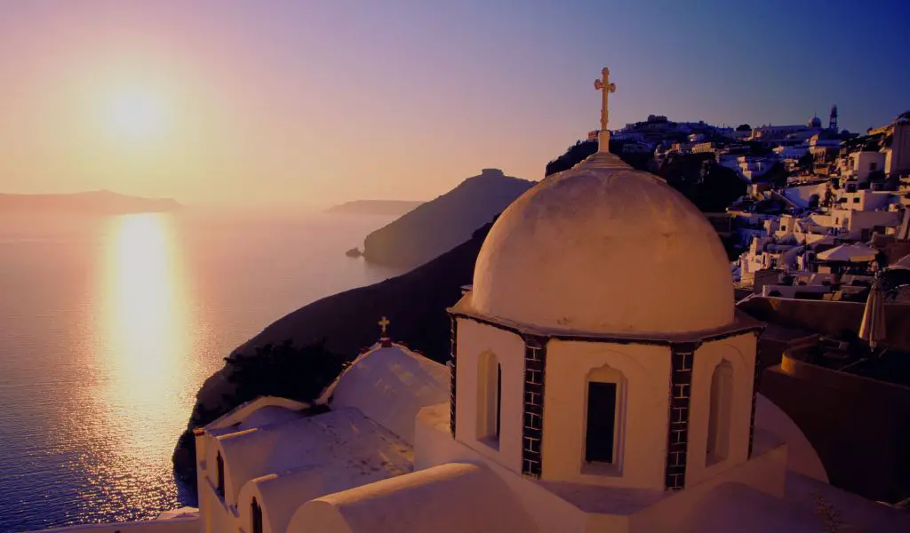 The Ultimate Guide to Oia Sunset vs. Other Santorini Sunsets